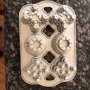 Nordicware "castle cakelette" cupcake/muffin pan